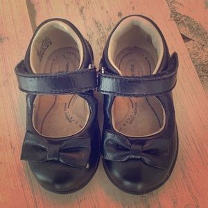 Black Stride rite size 4